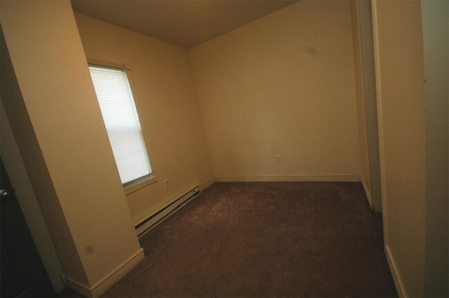 Building Photo - 106 N Summit St