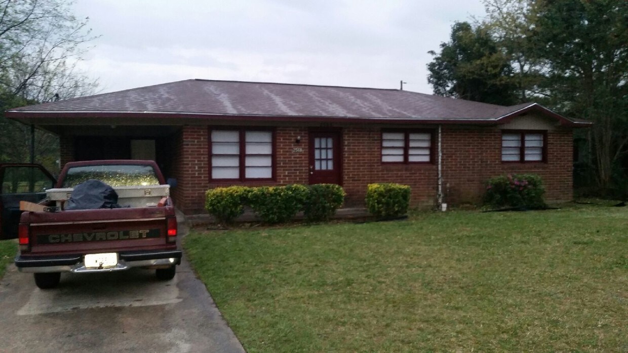 Primary Photo - 2568 Medford Pl