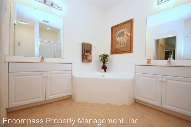 Foto del edificio - 3435 Laurel Greens Ln S