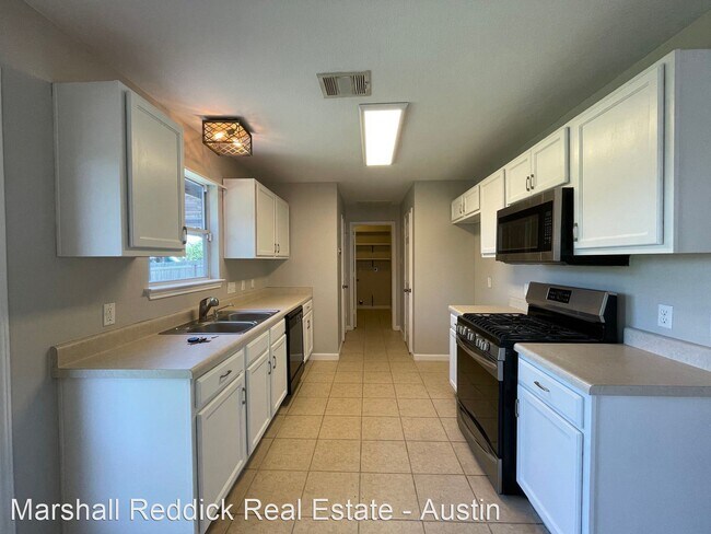 Building Photo - 4 br, 2.5 bath House - 1002 Clayton Dr
