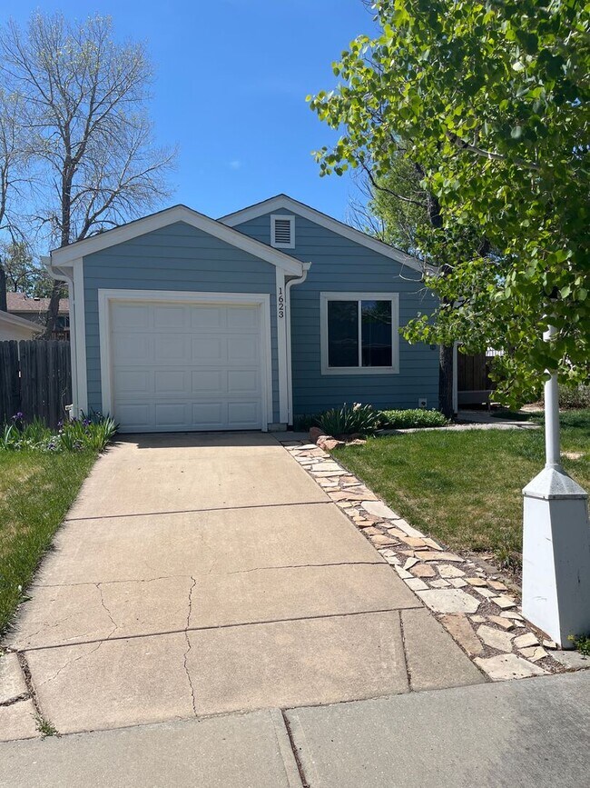 Foto del edificio - CUTE 2 BED/2 BATH COTTAGE WITH PRIVATE BACKYARD DECK BY GARDEN ACRES PARK