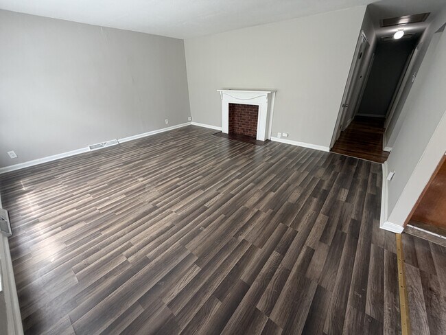 Foto del edificio - 6150 Dupree Ave