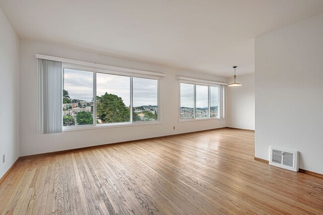 Building Photo - Charming Two-Bedroom Home in Miraloma Park...