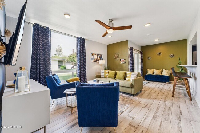 Foto del edificio - 3242 E Camelback Rd