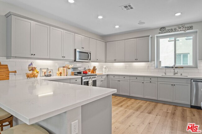 Building Photo - 740 Daniel Freeman Cir