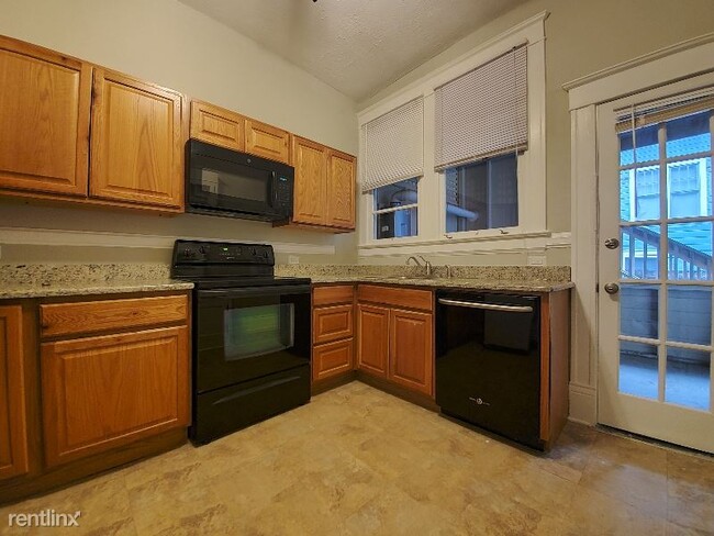 Building Photo - 2 br, 1 bath Condo - 1620-1634 Donald Ave.