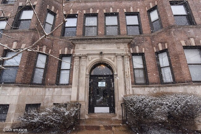 Foto del edificio - 3610 N Racine Ave