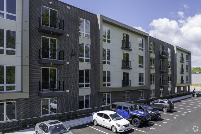 Building Photo - The Vale