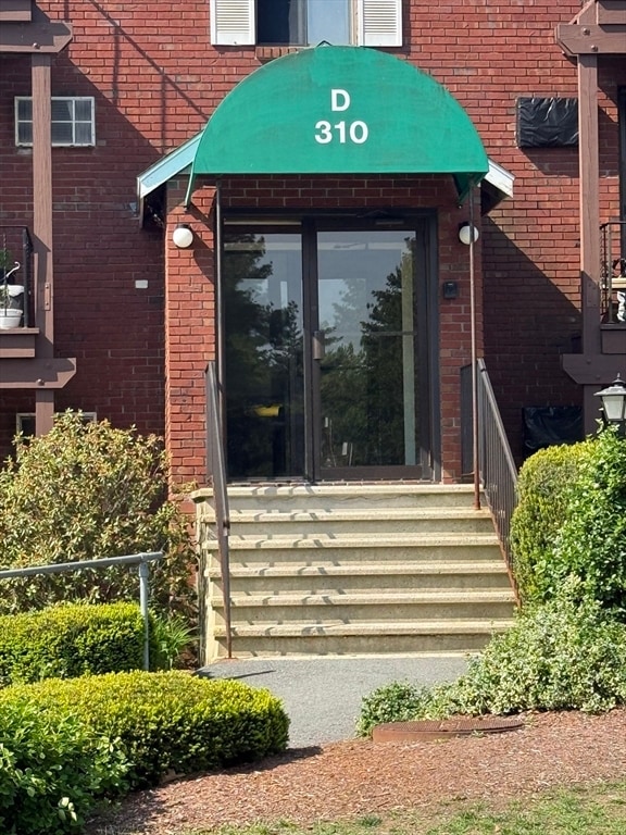 Building Photo - 310 Codman Hill Rd