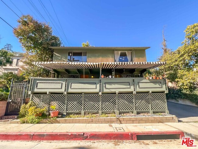 Building Photo - 1903 W Silver Lake Dr