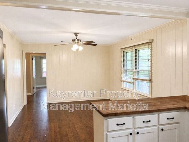 Building Photo - 2172 Pawnee Dr SE