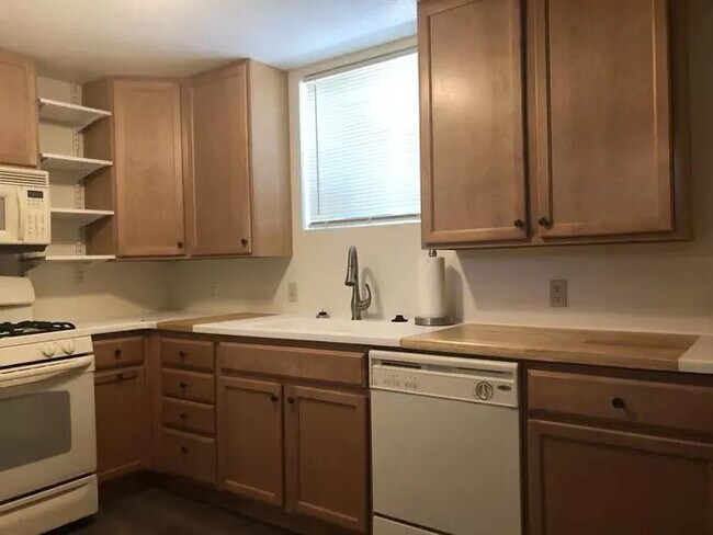 Foto del edificio - 5665 W Ellsworth Ave