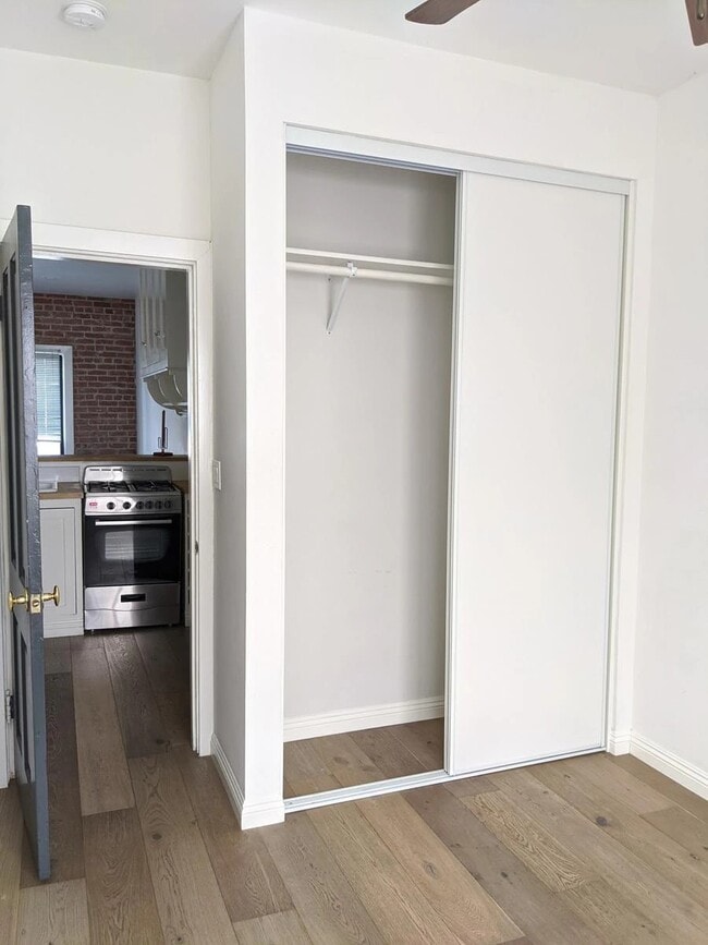 Building Photo - 1102 Stone St