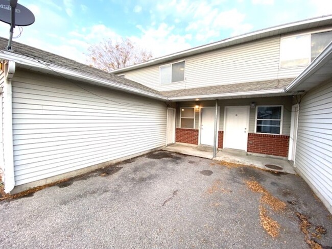 Building Photo - 1765 N 200 E
