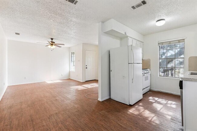 Foto del edificio - 5000 Weidemar Ln