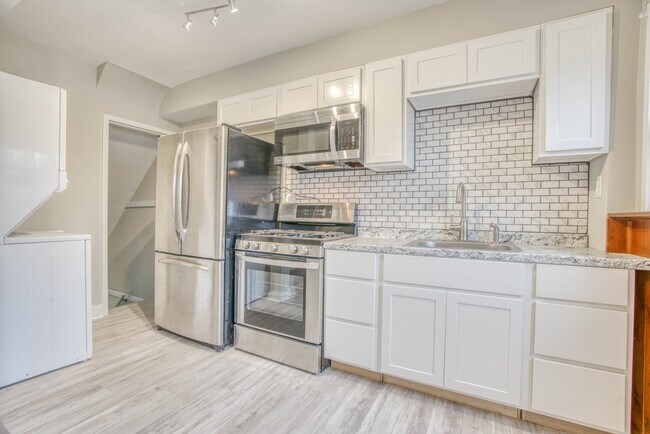 Foto del edificio - 7814 Charlesmont Rd