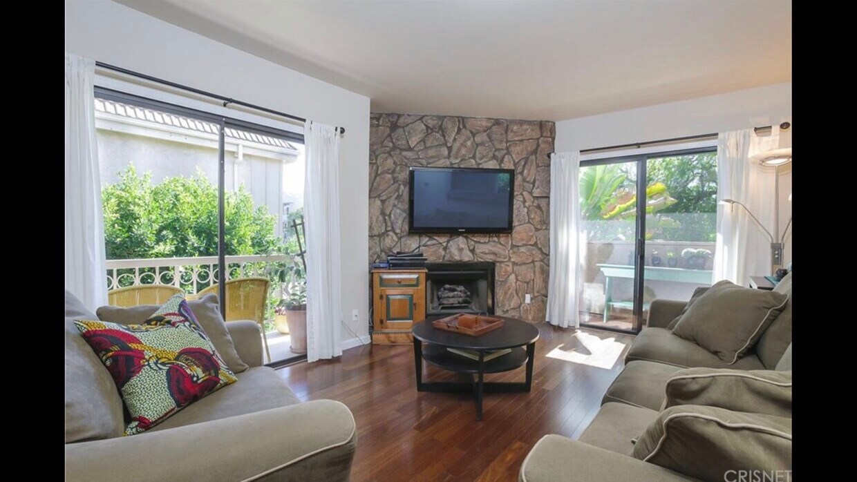 Foto principal - 10671 Wilkins Ave