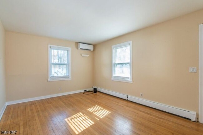 Building Photo - 59 James St