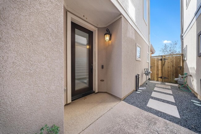 Foto del edificio - 6755 Highclere Manor Ln