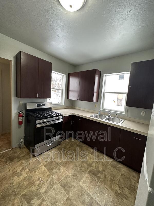 Primary Photo - 716 E Stockbridge Ave