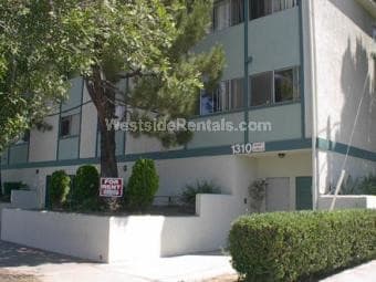 Primary Photo - 1310 W D St