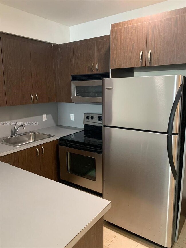 Foto del edificio - 551 NE 62nd St