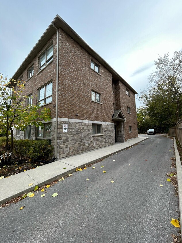 Photo du bâtiment - 1418 Simcoe St S
