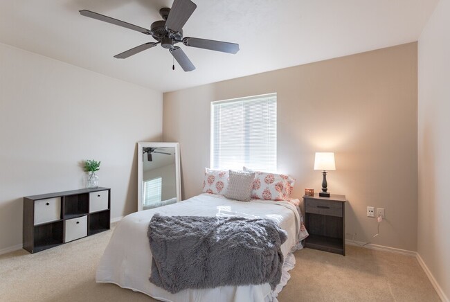 Spacious Bedroom w/ceiling fan - Hidden Ponds Apartments