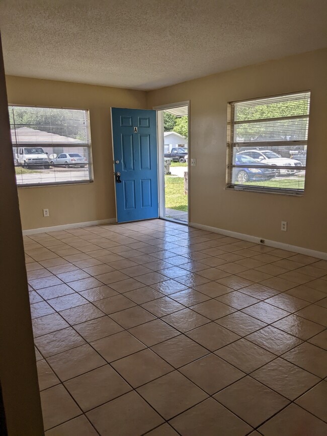 Building Photo - 2826 Green Acres Ave