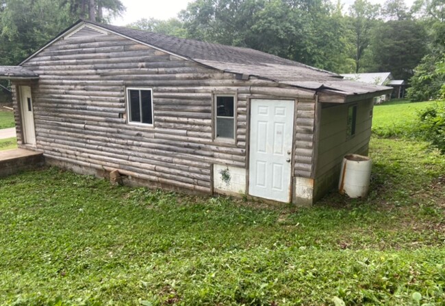 Building Photo - Cabin Style! - $375 Month / $700 Down