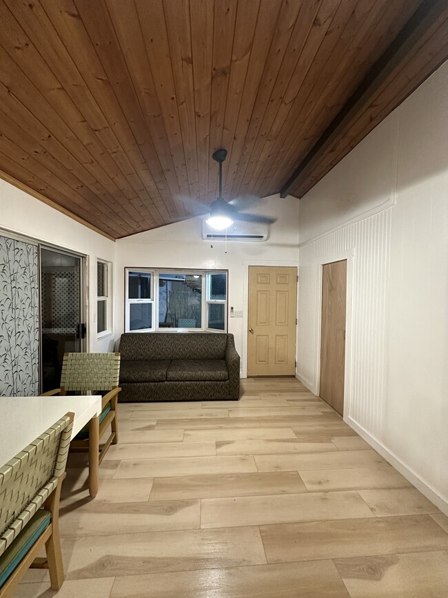 Building Photo - 154 Kupuna St