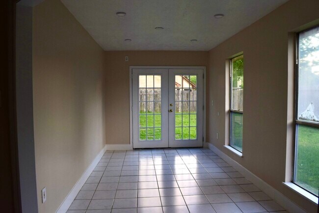 Foto del edificio - 15511 Scenic Haven Dr