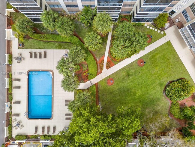 Foto del edificio - 10777 W Sample Rd