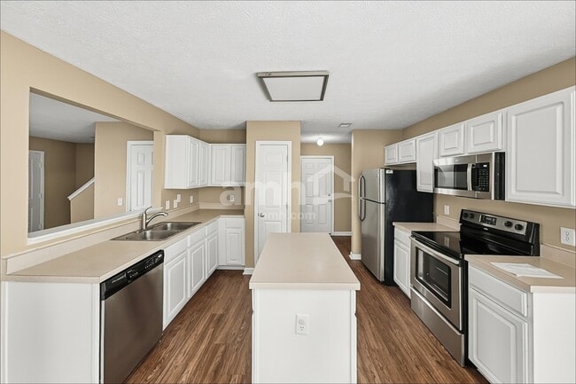 Building Photo - 2990 Buckner Ln