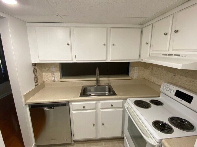 Foto del edificio - 2 Bed Condo in Quail Hollow - water/sewer ...