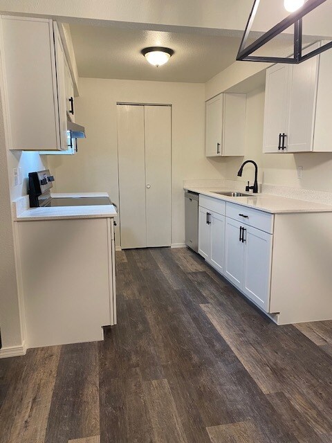 Kitchen, Laundry and pantry through door - 7320 N Skyview Ln