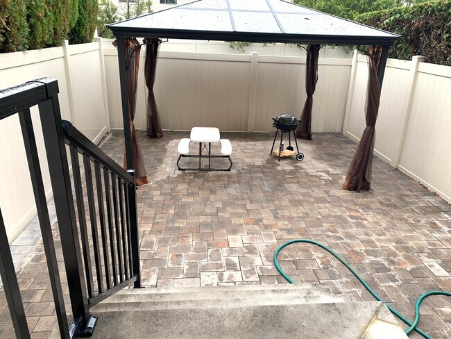 Foto del edificio - 30 Darcey Ave