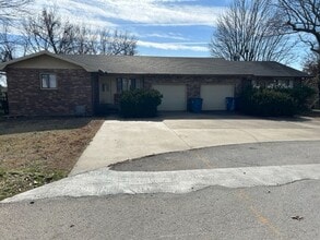 Building Photo - 601 Valley View