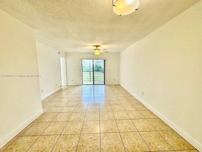 Building Photo - 870 NE 207th Terrace