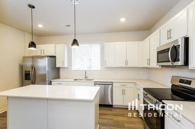 Foto del edificio - 6203 Calmus Ct