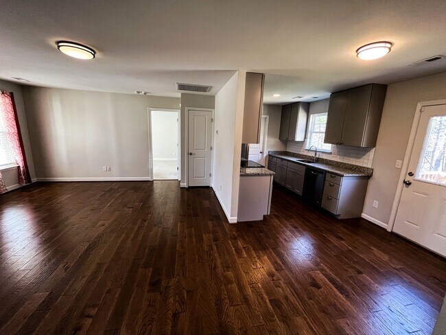 Foto del edificio - 3225 Ridgewood Pl Dr