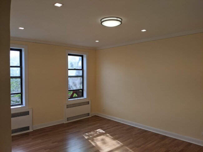 Foto del edificio - 240 Ocean Pkwy