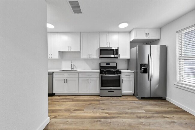 Building Photo - 3635 Oakhall Dr