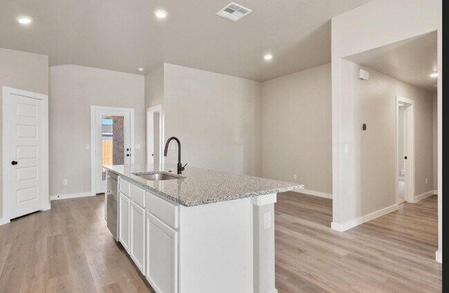 Foto del edificio - PRE LEASING NOW - AVAILABLE 7/14