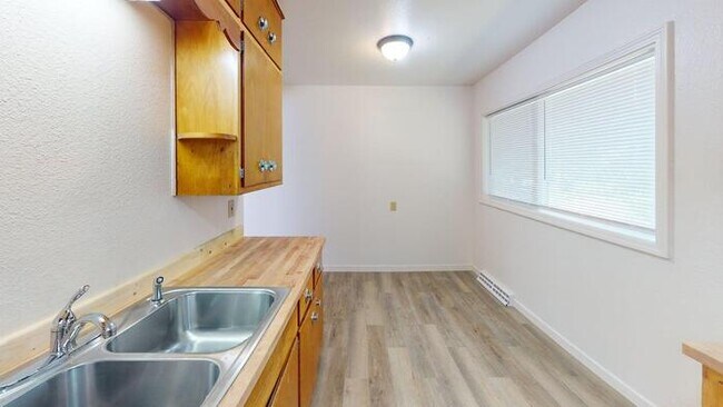 Foto del edificio - 104 Division St NW