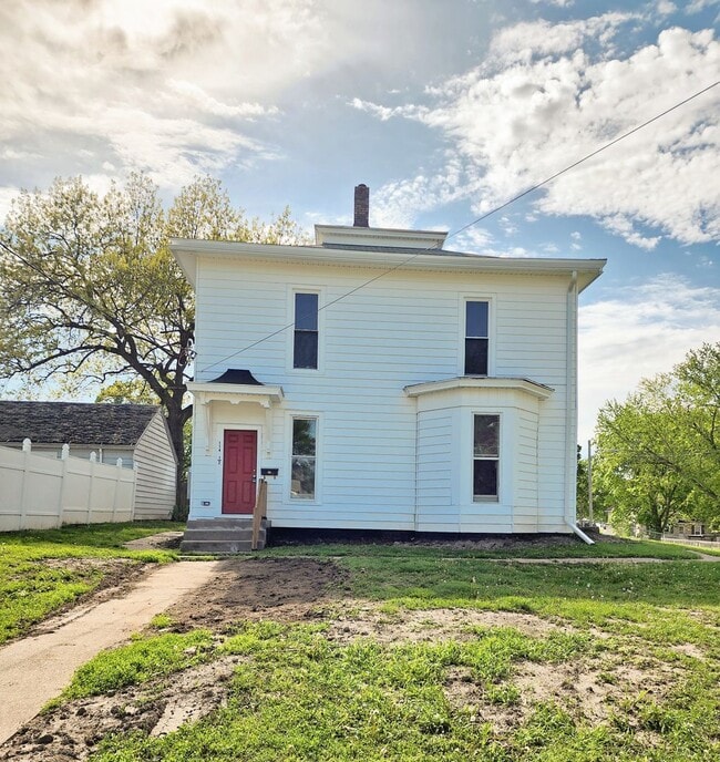 Building Photo - 114 N 7th St