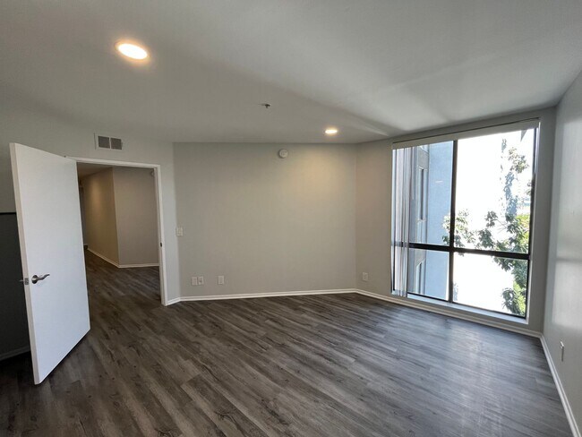Interior Photo - 1223 Federal Ave