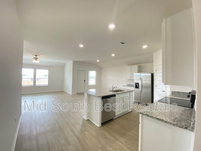 Building Photo - 93 Kelton Ln