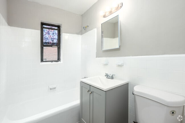 2BR, 1BA - 565SF - Bathroom - Morris Rd