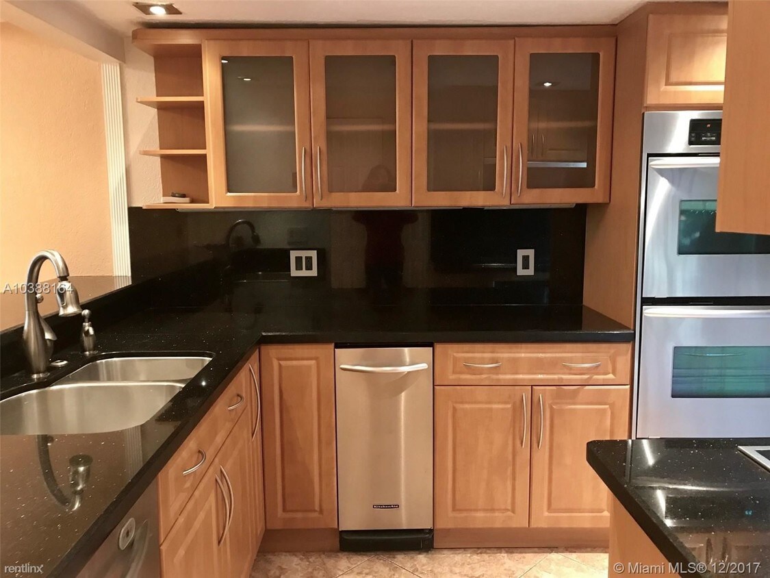 Foto principal - 9976 SW 16th St